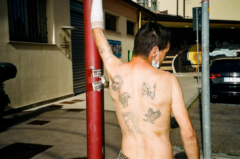 This image has an empty alt attribute; its file name is 001090740033.jpg