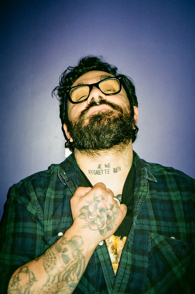 This image has an empty alt attribute; its file name is 001305780012.jpg